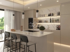 Chalet casa / villa de obra nueva de 5 dormitorios con 446m² de jardín en venta town en Estepona