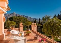 Chalet con 5 habitaciones amueblado con piscina, jardín y vistas al mar en Marbella