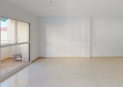 Piso en calle gladiolos 5 piso con 3 habitaciones amueblado con ascensor y aire acondicionado en Málaga