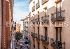 Piso excelente vivienda exterior junto a la plaza mayor en Madrid