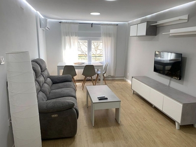 Alquiler de piso en Arrabal de 3 habitaciones con terraza y muebles