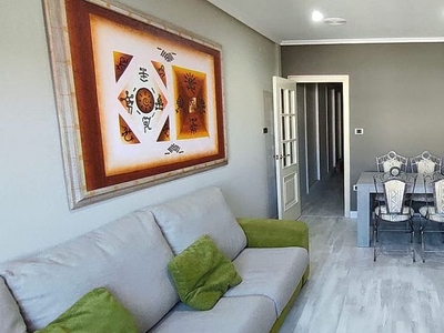 Alquiler de piso en Centro - Ourense de 3 habitaciones con garaje y muebles