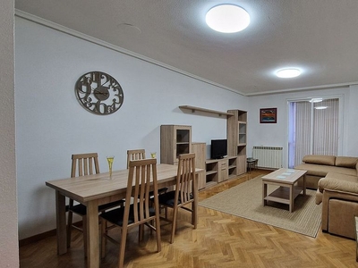 Alquiler de piso en Centro - Palencia de 3 habitaciones con garaje y muebles