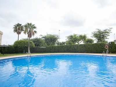 Alquiler de piso en El Pino-Bajo de Guía de 2 habitaciones con terraza y piscina
