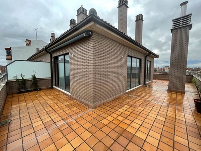 Ático en alquiler en Campo Grande - Arco Ladrillo de 1 habitación con terraza y garaje