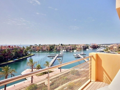 Piso en alquiler en calle Ribera del Marlin de 2 habitaciones con terraza y piscina