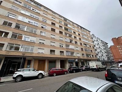 Piso en alquiler en Centro - Burgos de 3 habitaciones con terraza y calefacción