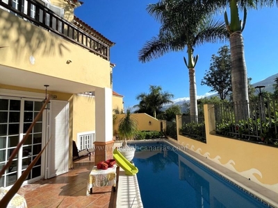 Venta de casa con piscina y terraza en Puerto de la Cruz, LA PAZ