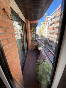 Venta de piso en Barrio de Abando de 2 habitaciones con garaje y balcón