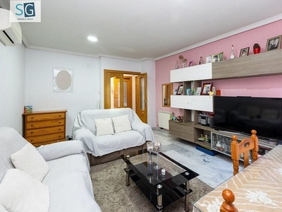 Venta de piso en Cerrillo de Maracena - Periodistas de 3 habitaciones con piscina y garaje