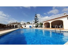 Chalet en venta en Calle de los Cantallops en Los Cerezos-La Mandarina-La Finca-Covatelles por 750.000 €