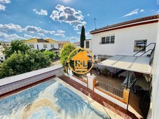 Venta Casa adosada en Calle Huerta de Belén Ogíjares. Buen estado con terraza 236 m²