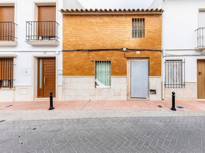 Casa adosada en C/ Puente, Herrera (Sevilla)