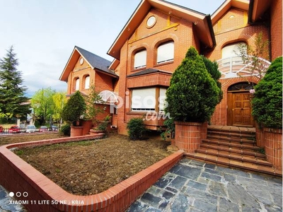 Casa adosada en venta en Calle de Galtzareta, 7 en Durango por 685.000 €