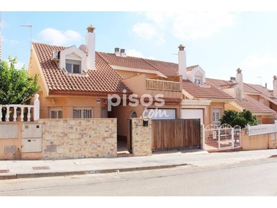 Casa adosada en venta en Calle Maracay, 48, cerca de Avenida del Descubrimiento de América en Canteras-La Vaguada por 219.000 €