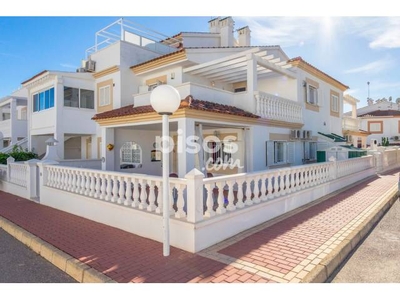 Casa adosada en venta en Calle Pino Piñonero en Punta Prima-Ciñuelica-Alameda del Mar por 179.000 €