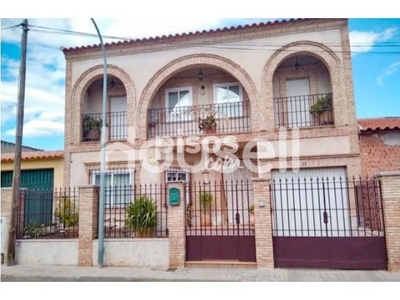 Casa en venta en Calle de Andrés Segovia Peralta