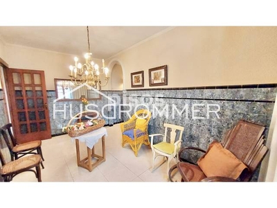 Casa en venta en Carrer de l'Escorredor, cerca de Carrer de Santa Bàrbara