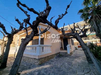 Casa unifamiliar en venta en Carrer d'Andròmeda