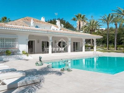 Casa / villa de 1,200m² con 3,343m² de jardín en venta en Nueva Andalucía