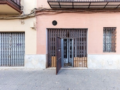 Local en venta en Sevilla de 328 m²