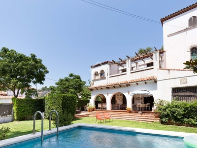 Villa de 266 m² en venta en La Pineda, Barcelona