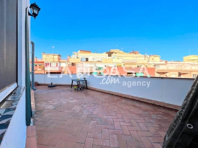 Ático en venta en Carrer d'Àngel Guimerà, cerca de Carrer de l' Empordà