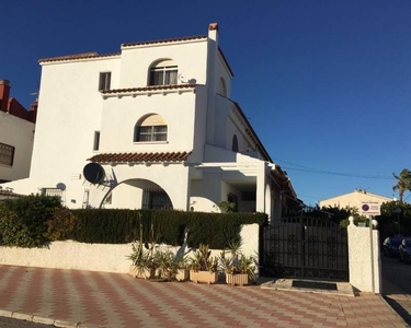 Casa adosada en venta en Los Alcázares