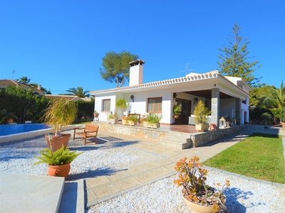 Chalet en venta en Campoamor, Orihuela