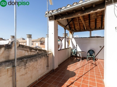 Venta de piso con terraza en San Ildefonso (Granada), Constitucion