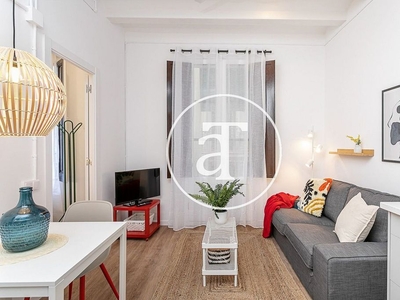 Alquiler de piso en El Poble Sec - Parc de Montjuïc de 2 habitaciones con muebles y calefacción