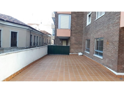 Alquiler Piso Valladolid. Piso de cuatro habitaciones en Calle Felipe II. Buen estado primera planta con terraza
