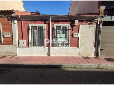 Casa adosada en venta en Calle de la Luna en Camino de la Esperanza-Arturo León por 69.900 €