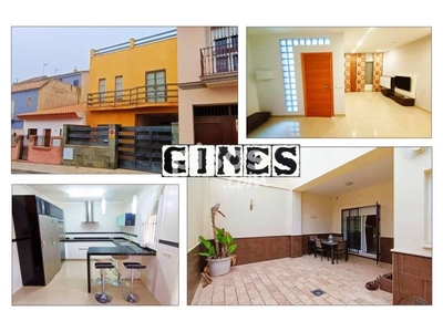 Casa adosada en venta en Calle de Salvador Dalí en Gines por 230.000 €