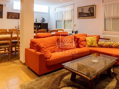 Casa con 6 habitaciones con parking y aire acondicionado en Llagostera