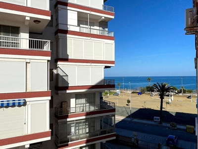 Piso en alquiler en paseo Maritimo Poniente de 2 habitaciones con terraza y piscina