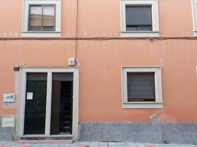Piso en venta en calle Alfonso IX de 3 habitaciones con balcón