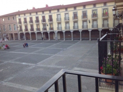 Piso en venta en Castañares de Rioja de 3 habitaciones con terraza y balcón