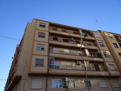 Piso en venta en Els Orriols de 4 habitaciones con terraza y ascensor