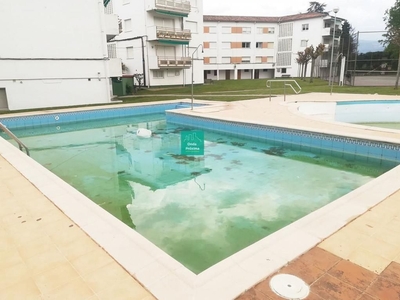 Venta de piso en Albelda de Iregua de 3 habitaciones con terraza y piscina