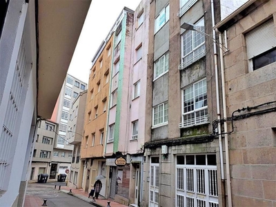 Venta de piso en Marín de 4 habitaciones con balcón y calefacción