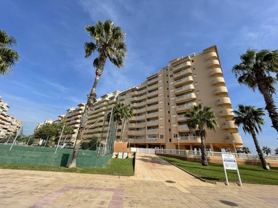 Venta Piso La Manga del Mar Menor. Piso de tres habitaciones en Calle Puerto Tomás Maestre. Buen estado sexta planta con terraza