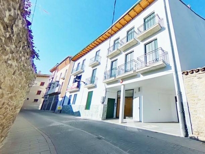 Venta Piso Sangüesa - Zangoza. Piso de tres habitaciones en Calle Juan De Berrueta.