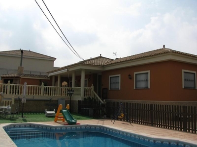 Chalet en Jacarilla