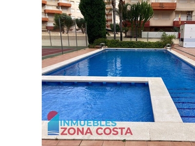 Bonito apartamento situado en un estupendo complejo residencial de la Playa de Canet de Berenguer, con piscina, jardin