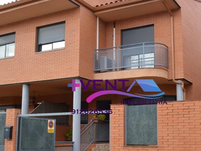 Casa adosada de alquiler en Los Robles