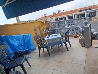 Сhalet adosado con terreno en venta en la Avenida Rembrandt' Torrevieja