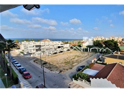 Precioso apartamento con vistas al mar situado en 2ª línea de la playa de Daimús,