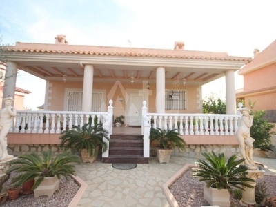 Villa con terreno en venta en la Calle Alicante' Águilas