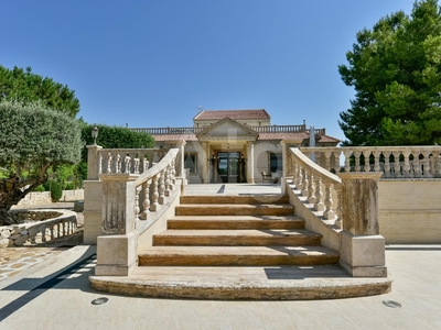 Villa con terreno en venta en la Calle Pablo Picasso' Algorfa
